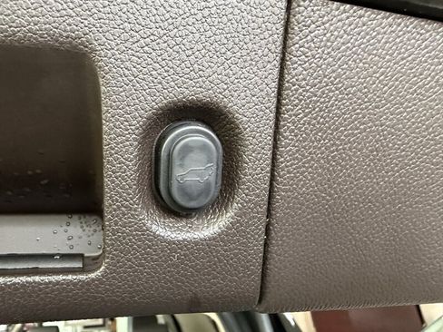 Used 2016 GMC Yukon XL Denali w/ Open Road Package AWD/4WD image 38
