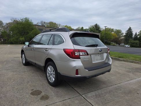Used 2017 Subaru Outback 2.5i AWD/4WD image 5