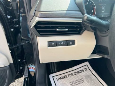Used 2025 Nissan Altima 2.5 SV FWD image 13