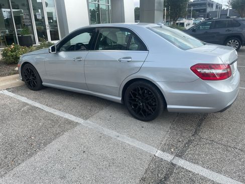 Used 2011 Mercedes-Benz E 550 Sedan image 4
