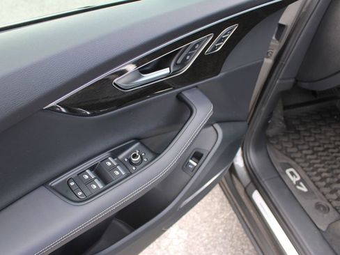 Certified 2025 Audi Q7 2.0T Premium Plus image 29