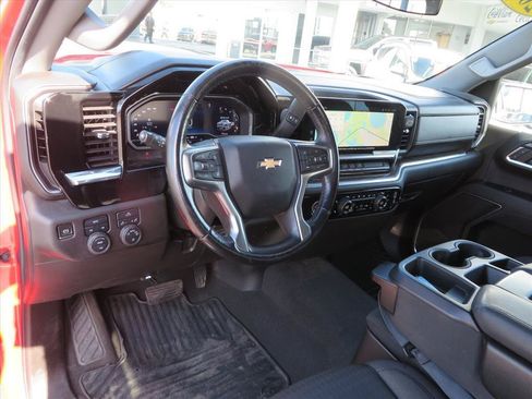 Used 2022 Chevrolet Silverado 1500 LT AWD/4WD image 16