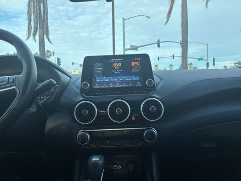 Used 2025 Nissan Sentra SV image 17