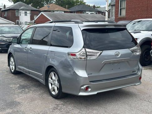Used 2012 Toyota Sienna SE FWD image 7