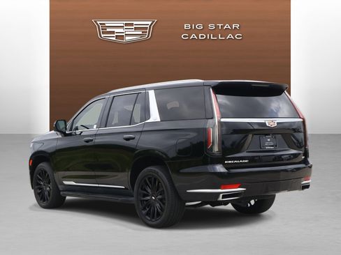 Used 2023 Cadillac Escalade Luxury w/ LPO, Illumination Package RWD image 3