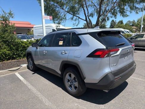 Used 2022 Toyota RAV4 LE AWD/4WD image 19
