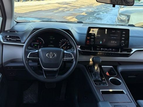 Used 2021 Toyota Sienna LE image 6