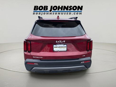 Used 2023 Kia Sorento S w/ Panoramic Sunroof Package AWD/4WD image 4