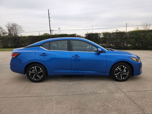 Used 2025 Nissan Sentra SV image 4