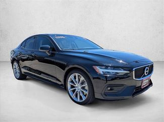 Used 2021 Volvo S60 T6 Momentum AWD/4WD video 3
