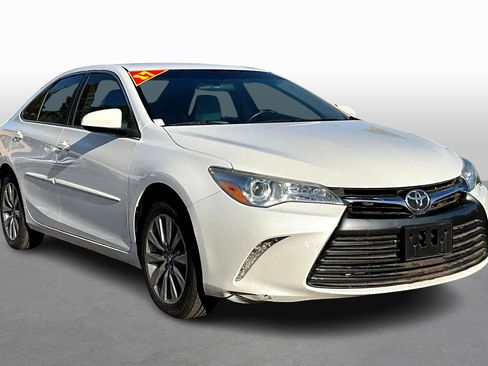 Used 2017 Toyota Camry XLE image 10