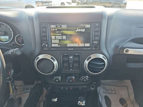 Used 2017 Jeep Wrangler Unlimited Sahara w/ Connectivity Group AWD/4WD image 24