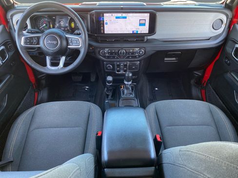Used 2024 Jeep Wrangler Unlimited Sahara AWD/4WD image 10