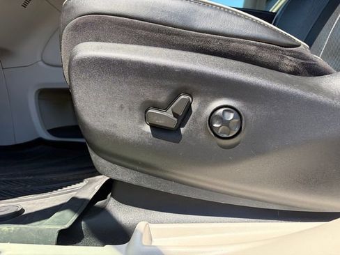 Used 2021 Chrysler Pacifica Limited w/ Premium & Safety Sphere Group FWD image 9