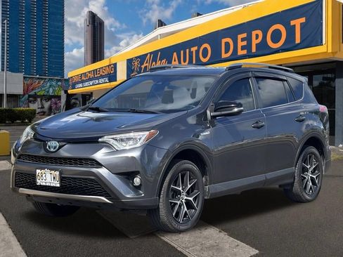Used 2018 Toyota RAV4 SE AWD/4WD image 1