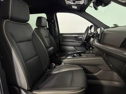 Used 2026 Chevrolet Suburban Premier AWD/4WD image 37