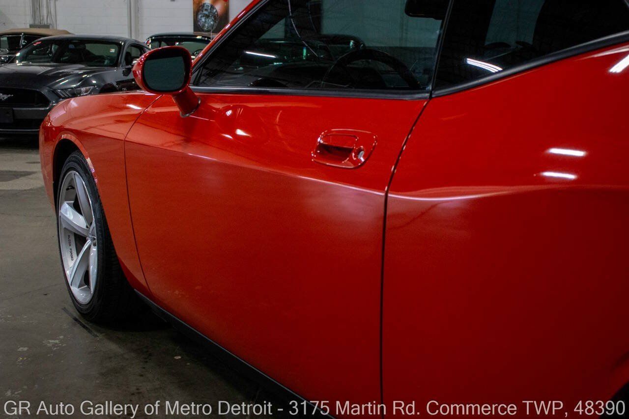 Used 2009 Dodge Challenger SRT8 w/ SRT Option Group II RWD image 22