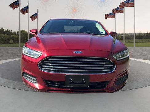 Used 2014 Ford Fusion SE image 2