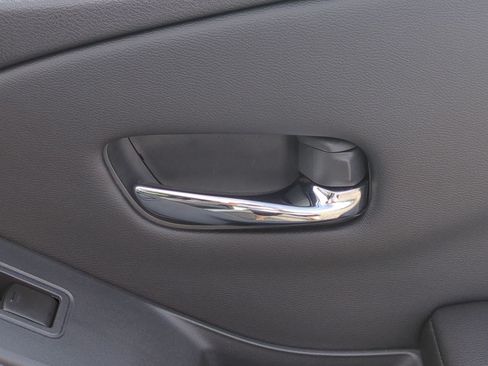 Certified 2025 Nissan Frontier SV RWD image 38