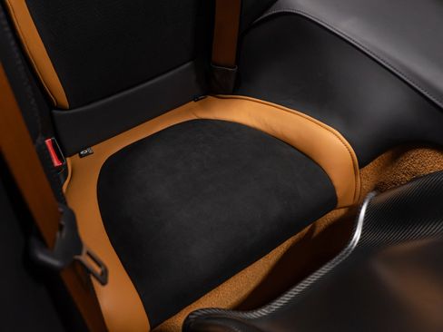 Used 2024 Aston Martin DB12 Convertible image 79