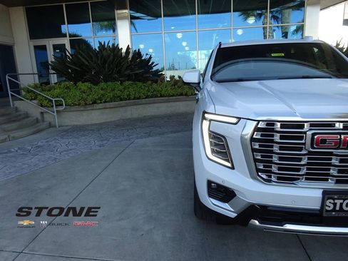 New 2026 GMC Yukon Denali w/ Denali Reserve Package AWD/4WD image 32