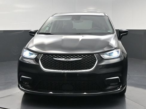 Used 2024 Chrysler Pacifica Touring-L FWD image 18