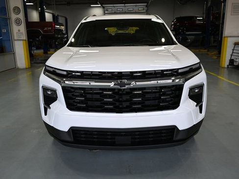 New 2026 Chevrolet Traverse LT w/ Driver Confidence Package image 2
