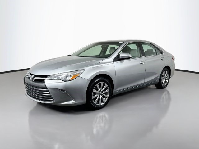 Used 2017 Toyota Camry XLE w/ Moonroof Package FWD image 4