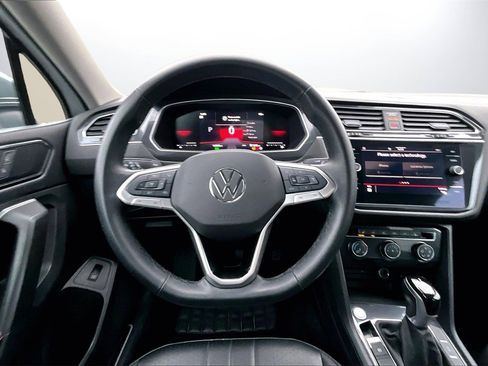 Used 2024 Volkswagen Tiguan SE image 10