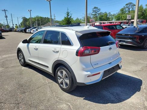 Used 2019 Kia Niro EX w/ EX Premium Package image 3