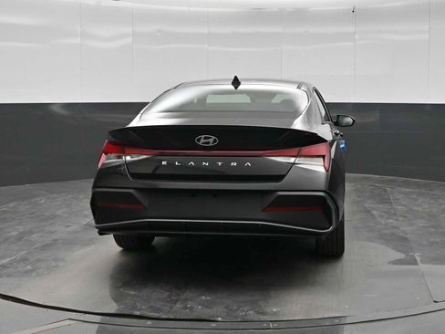 New 2026 Hyundai Elantra SEL Sport FWD image 6
