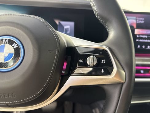 Used 2023 BMW i7 xDrive60 AWD/4WD image 12