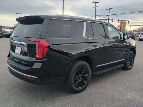 Used 2024 GMC Yukon SLT w/ SLT Luxury Package image 4