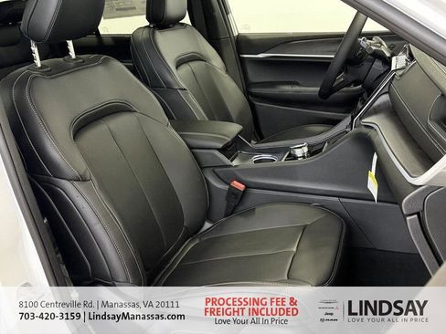 New 2025 Jeep Grand Cherokee Limited w/ Luxury Tech Group II AWD/4WD image 13
