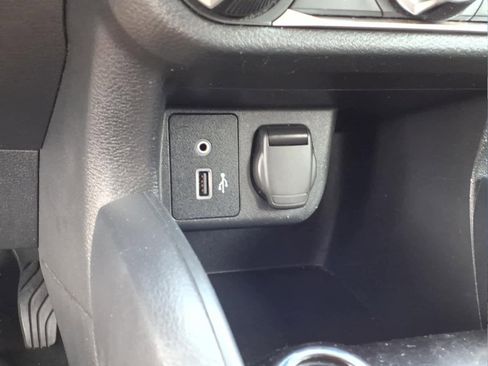 Used 2021 Nissan Versa SV FWD image 12