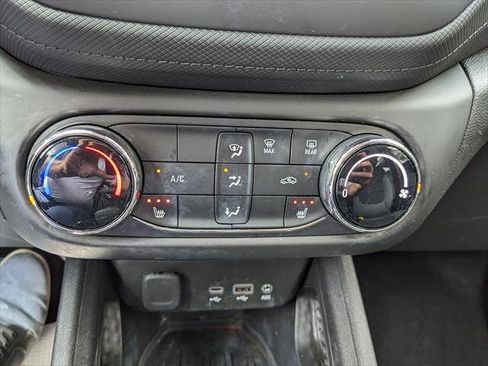 Used 2023 Chevrolet TrailBlazer LT AWD/4WD image 28