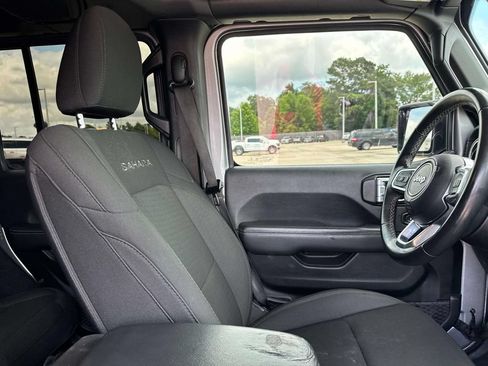 Used 2019 Jeep Wrangler Unlimited Sahara w/ Safety Group AWD/4WD image 16