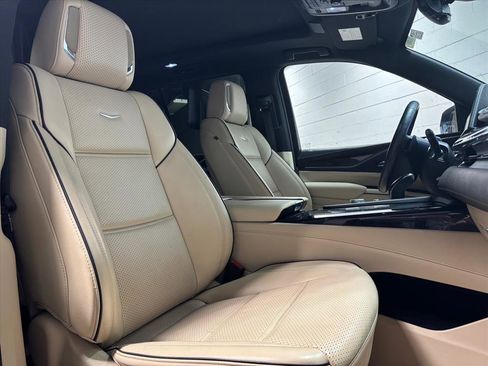 Used 2023 Cadillac Escalade Premium Luxury image 31
