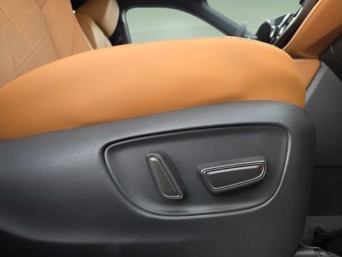 Used 2025 Toyota Highlander Platinum image 16