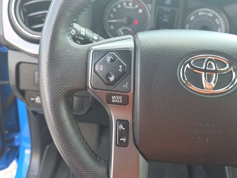 Used 2021 Toyota Tacoma TRD Off-Road w/ Technology Package AWD/4WD image 15