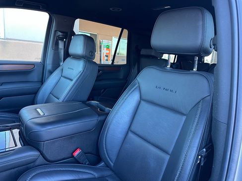 Used 2025 GMC Yukon Denali image 14