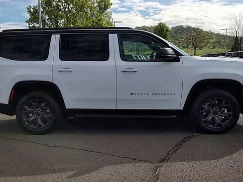 New 2026 Jeep Grand Wagoneer 4WD image 9