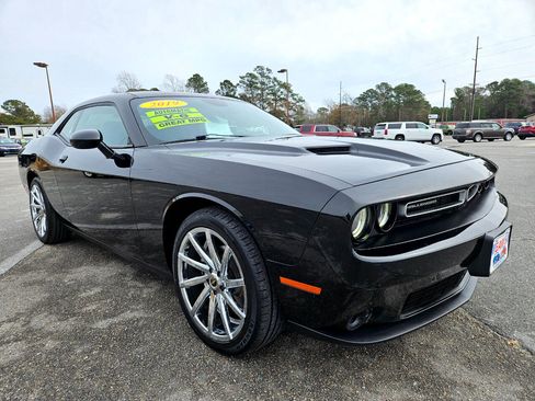 Used 2019 Dodge Challenger SXT image 8