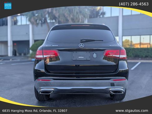 Used 2017 Mercedes-Benz GLC 300 4MATIC image 4