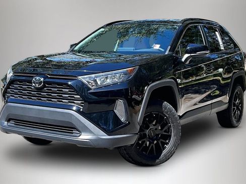 Used 2021 Toyota RAV4 LE image 1