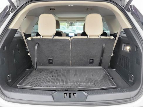 Used 2022 Ford Explorer XLT w/ Equipment Group 202A image 34