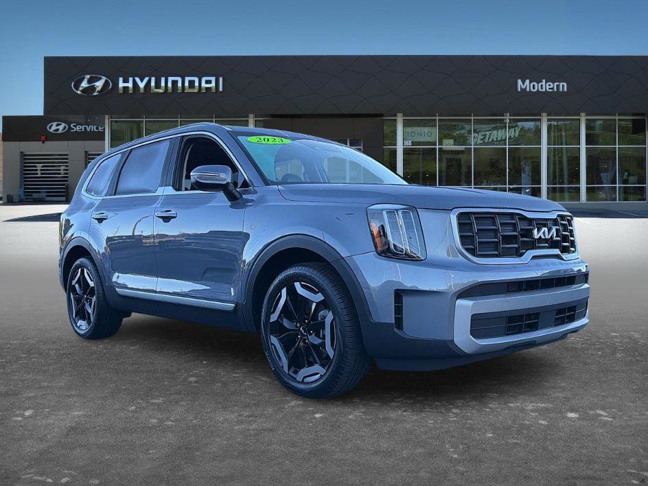 Used 2023 Kia Telluride S FWD image 3