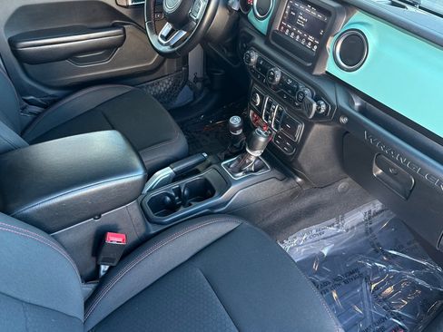 Used 2018 Jeep Wrangler Unlimited Rubicon AWD/4WD image 16