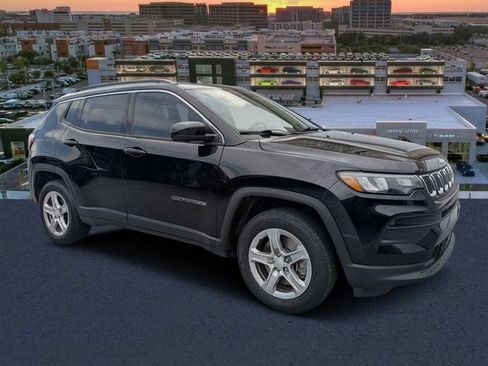 Used 2023 Jeep Compass Latitude w/ Sun and Sound Group AWD/4WD image 1