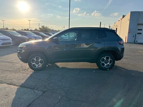 Used 2022 Jeep Compass Trailhawk w/ Trailhawk Elite Group AWD/4WD image 3